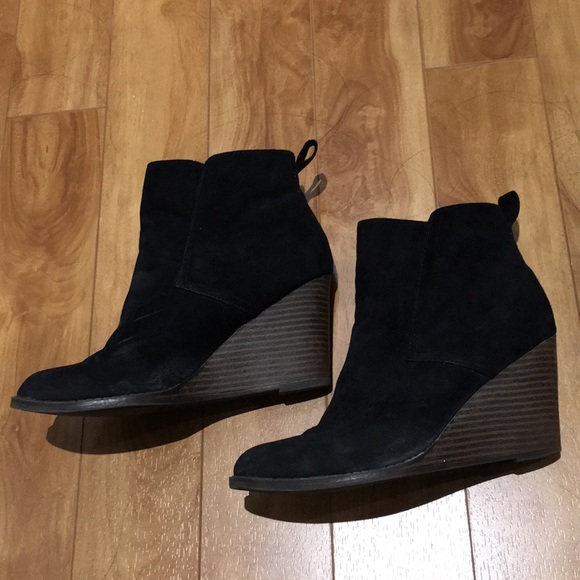 Cute black heeled booties - Picture 2 of 4